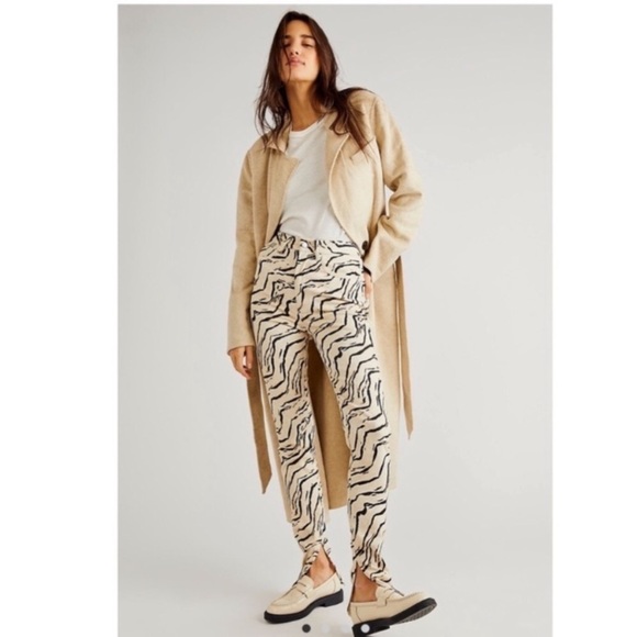 WeWoreWhat Denim - NWT WeWoreWhat Zebra Print Slit Hem Straight Leg Jeans Cream Black Size 26